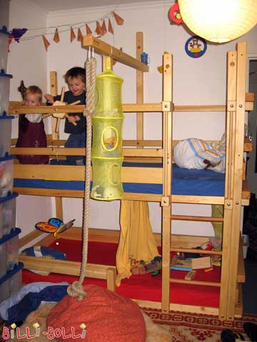 Etagenbett, Variante für kleinere Kinder: Obere Ebene in Höhe 4, untere E … (Etagenbett)