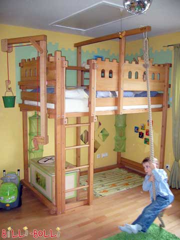 Das Ritter-Hochbett für Jungen mit Kletterseil zum Schaukeln (Hochbett mitwachsend)