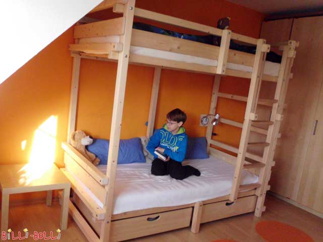 Das Jugendetagenbett, hier auf Kundenwunsch mit Schutzbrettern und … (Jugend-Etagenbett)