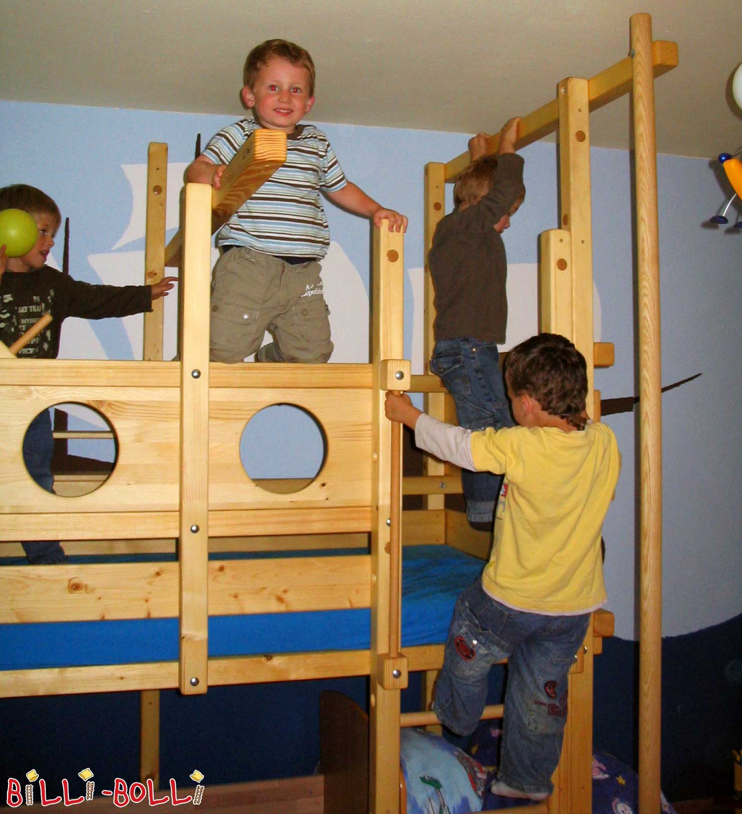 Hallo Billi-Bolli-Team, heute waren 5 wilde Piraten in unserem Kinderzimmer … (Zubehör)